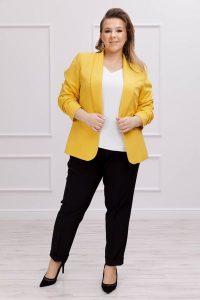 Elegancki żółty żakiet Neva XXL OVERSIZE WIOSNA. Żółte marynarki i żakiety Moda Size Plus Iwanek, s, bez wzorów, z bawełny, eleganckie. W wyprzedaży za 159,90 zł.
