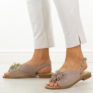 Khaki płaskie sandały damskie Potocki 43349. Brązowe sandały POTOCKI, z aplikacjami, z zamszu, bez obcasa, na płaskiej podeszwie, bez zapięcia. Za 159,00 zł.