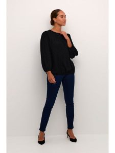 Kaffe Bluzka w kolorze czarnym rozmiar: 44. Czarne bluzki Kaffe, s, bez wzorów, z wiskozy, klasyczne, bez kołnierzyka, bez ramiączek. Za 69,91 zł.