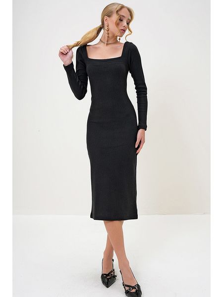 Trend Alacati Sukienka w kolorze czarnym rozmiar: L. Czarne sukienki Trend Alacati, l, bez wzorów, bez kołnierzyka, bez ramiączek, midi. Za 65,38 zł.
