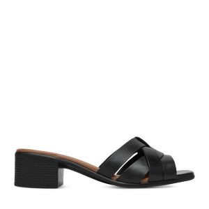 Klapki Lasocki. Czarne klapki Lasocki, bez wzorów, bez obcasa. Za 159,99 zł.