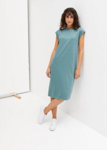 Sukienka shirtowa z bawełny organicznej. Fioletowe sukienki bonprix, bez wzorów, z bawełny, bez kołnierzyka, bez ramiączek. Za 82,99 zł.