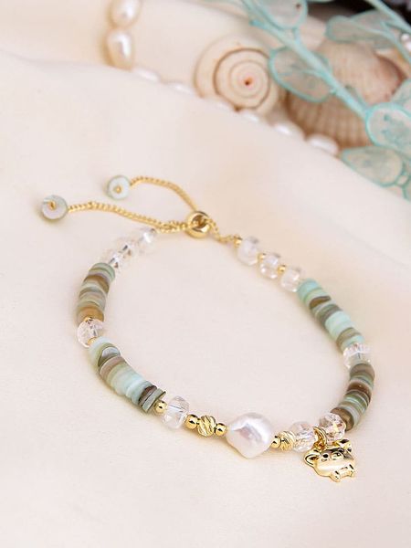 Pierres de Jade Pozłacana bransoletka z perłami i agatami rozmiar: onesize. Zielone bransoletki Pierres de Jade, z agatem, pozłacane. Za 43,99 zł.