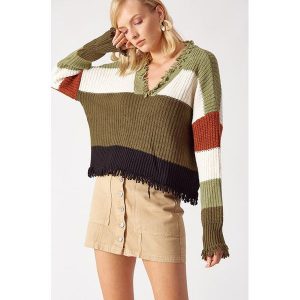 Sweter w kolorze czarno-khaki-brązowo-białym. Białe długie swetry marki Robin. W wyprzedaży za 169,95 zł.