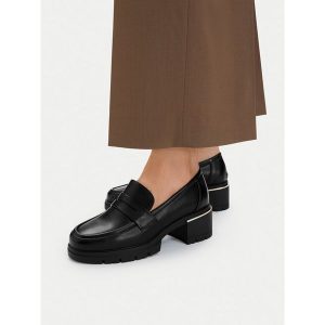Półbuty JENNY. Czarne czółenka Jenny, bez wzorów, bez obcasa, na obcasie, bez zapięcia. Za 149,99 zł.