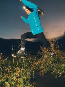 4F Legginsy trekkingowe szybkoschnące damskie - czarne XS. Czarne legginsy 4f, bez wzorów, z podwyższonym stanem. W wyprzedaży za 139,99 zł.