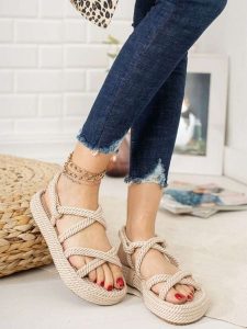 Sixth Sens Sandały w kolorze kremowym rozmiar: 38. Brązowe sandały Sixth Sens, bez wzorów, z otwartym noskiem, bez obcasa, bez zapięcia. Za 78,10 zł.