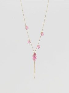 Naszyjnik z ozdobnymi elementami - różowy. Czerwone naszyjniki Reserved. Za 59,99 zł.