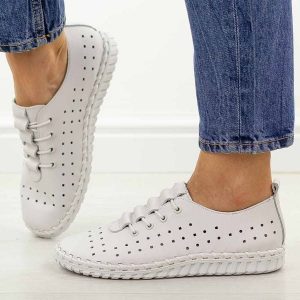 Białe ażurowane skórzane półbuty damskie T.Sokolski w26-02. Białe półbuty Sokolski, na jesień, bez wzorów, z jeansu, bez obcasa, na płaskiej podeszwie, bez zapięcia. Za 259,00 zł.