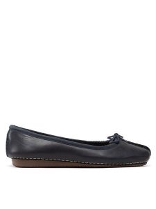 Clarks Baleriny Freckle Ice 203529324 Granatowy. Niebieskie balerinki Clarks, bez wzorów, ze skóry, bez obcasa, bez zapięcia. Za 279,99 zł.