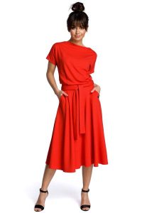 Czerwona Midi Sukienka z Szerokim Dołem. Czerwone sukienki MOE, l, bez wzorów, z bawełny, bez kołnierzyka, bez ramiączek, midi. Za 263,90 zł.