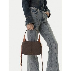 Torebka MICHAEL Michael Kors. Brązowe torebki klasyczne MICHAEL Michael Kors, bez wzorów, bez dodatków. Za 611,99 zł.