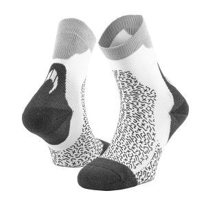 Skarpety z ekstremalnym chwytem (Extreme Grip Sock). Białe skarpetki HO SOCCER, bez wzorów. Za 161,46 zł.