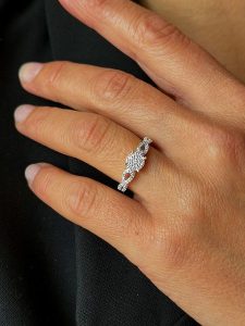 OR Carats Złoty pierścionek z diamentami rozmiar: 58. Szare pierścionki OR Carats, z diamentem, złote. Za 2 005,45 zł.