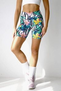 Krótkie legginsy damskie 2skin Moonflower. Legginsy 2SkIN, bez wzorów, z materiału, z podwyższonym stanem, krótkie. Za 139,00 zł.