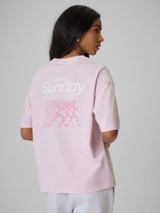 4F T-shirt loose z nadrukiem damski - różowy S. Czerwone t-shirty 4f, s, bez wzorów, z bawełny, bez kołnierzyka, bez ramiączek. Za 59,99 zł.