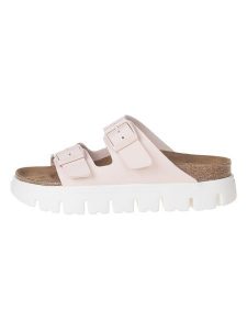 Birkenstock Klapki "Arizona" w kolorze jasnoróżowym rozmiar: 39. Różowe klapki Birkenstock, bez wzorów, z otwartym noskiem, bez obcasa. Za 339,00 zł.