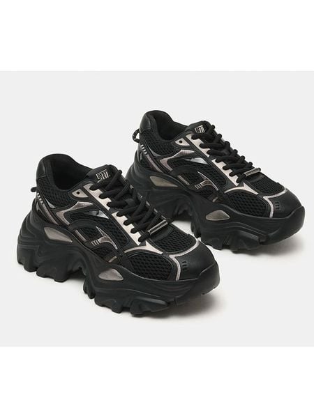 Steve Madden Sneakersy w kolorze czarnym rozmiar: 36. Czarne trampki Steve Madden, bez wzorów, bez zapięcia. Za 246,53 zł.
