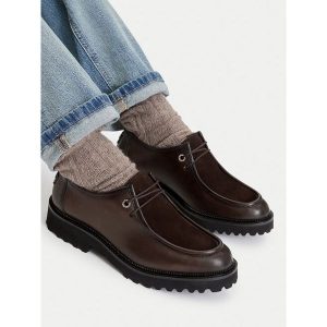 Półbuty Beverly Hills Polo Club. Brązowe półbuty Beverly Hills Polo Club, bez wzorów, bez obcasa, na płaskiej podeszwie, bez zapięcia. Za 369,99 zł.