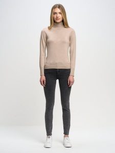 Sweter damski z golfem beżowy Charlinka 801. Brązowe golfy Big Star, z aplikacjami, z jeansu. W wyprzedaży za 139,99 zł.