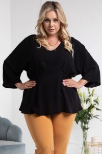 Bluzka wieczorowa odcinana pod biustem elegancka ala baskinka MADRYTA czarna. Czarne bluzki KARKO, l, bez wzorów, z elastanu, eleganckie, bez kołnierzyka, plus size, bez ramiączek. Za 79,50 zł.