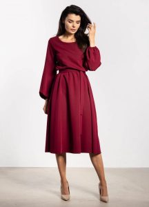 Elegancka sukienka rozkloszowana z długim rękawem bordowa. Czerwone sukienki Infinite You, do pracy, l, bez wzorów, z materiału, biznesowe, bez kołnierzyka, bez ramiączek, midi, dopasowane. Za 309,00 zł.