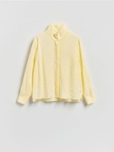 Koszula z modalem - jasnożółty. Żółte koszule Reserved, l, bez wzorów, z tkaniny, bez kołnierzyka, bez ramiączek. Za 129,99 zł.