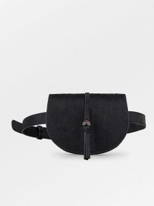 Becksöndergaard Skórzana saszetka w kolorze czarnym - 17,5 x 11 x 9 cm rozmiar: onesize. Czarne nerki i saszetki Becksöndergaard, bez wzorów, z materiału. Za 217,99 zł.