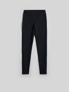 4F Legginsy dzianinowe damskie - czarne M. Czarne legginsy 4f, bez wzorów, z dzianiny. Za 129,99 zł.