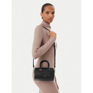 Torebka Furla. Czarne kuferki Furla, bez wzorów, bez dodatków. Za 1 299,00 zł.