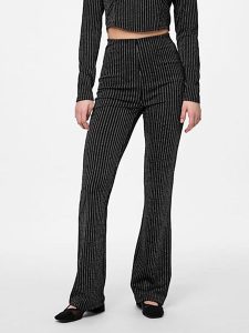 Pieces Legginsy w kolorze czarnym rozmiar: M. Czarne legginsy Pieces, bez wzorów, z podwyższonym stanem. Za 79,03 zł.