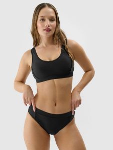 4F Góra od bikini damska - czarna M. Czarne bikini 4f, bez wzorów, z elastanu. W wyprzedaży za 29,99 zł.