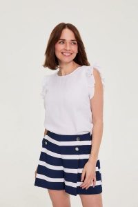 Koszula z falbankami biała. Białe koszule MOODO, l, bez wzorów, z wiskozy, bez kołnierzyka, bez ramiączek. Za 79,99 zł.