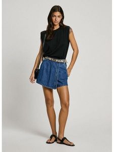 Pepe Jeans Szorty dżinsowe w kolorze niebieskim rozmiar: W26. Niebieskie szorty Pepe Jeans, z aplikacjami, z jeansu, klasyczne, z podwyższonym stanem. Za 131,74 zł.