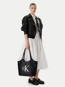 Calvin Klein Torebka Bold Ck LV04F3562G Czarny. Czarne shopper bag Calvin Klein, bez wzorów, ze skóry, bez dodatków. Za 529,99 zł.