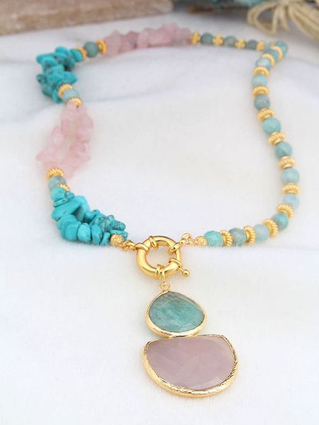 L'Atelier de Gaia Pozłacany naszyjnik z elementami ozdobnymi - dł. 45 cm rozmiar: onesize. Różowe naszyjniki L'Atelier de Gaia, z kwarcem, pozłacane. Za 117,73 zł.