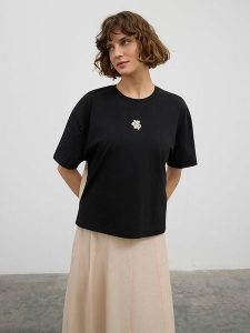 BGN Koszulka w kolorze czarno-beżowym rozmiar: 40. Czarne bluzki BGN, bez wzorów, bez kołnierzyka, bez ramiączek. Za 52,55 zł.