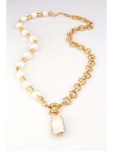 L'Atelier de Gaia Pozłacany naszyjnik z elementami ozdobnymi - dł. 50 cm rozmiar: onesize. Białe naszyjniki L'Atelier de Gaia, z perłą, pozłacane. Za 100,99 zł.