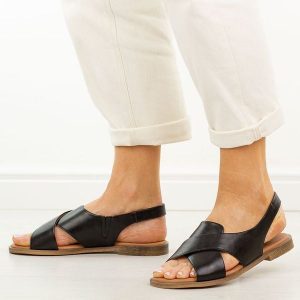 Czarne płaskie sandały damskie Potocki 12798. Czarne sandały POTOCKI, bez wzorów, ze skóry, bez obcasa, na płaskiej podeszwie, bez zapięcia. Za 169,00 zł.