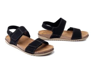 INBLU AA-01KU czarny, sandały damskie. Czarne sandały Inblu, bez wzorów, ze skóry, bez obcasa, bez zapięcia. Za 119,90 zł.