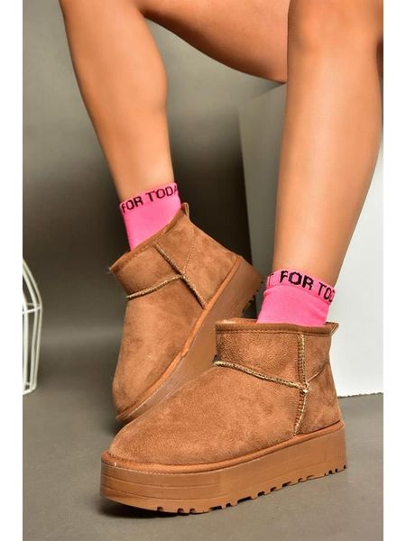 Trendyol Skórzane botki w kolorze jasnobrązowym rozmiar: 41. Brązowe botki Trendyol, bez wzorów, z materiału, bez obcasa, bez zapięcia. Za 132,05 zł.