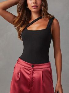 Milan Kiss Top w kolorze czarnym rozmiar: XL. Czarne topy Milan Kiss, xl, bez wzorów, bez kołnierzyka, bez ramiączek. Za 104,99 zł.