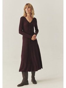 TATUUM Sukienka "Nitana" w kolorze bordowym rozmiar: L. Czerwone sukienki Tatuum, l, bez wzorów, prążkowane, bez kołnierzyka, bez ramiączek, midi. Za 232,78 zł.