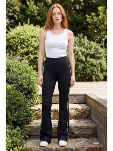 SOULSHAE Spodnie w kolorze czarnym rozmiar: XXL/3XL. Czarne spodnie z wysokim stanem SOULSHAE, bez wzorów, z materiału, z podwyższonym stanem. Za 89,95 zł.