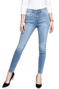 SPODNIE DAMSKIE WRANGLER SKINNY HIGH RISE STAYIN' LIGHT W27HJM96D 112128089. Rurki Wrangler, z jeansu. Za 199,99 zł.