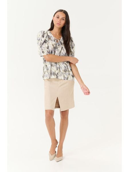 Kaffe Bluzka w kolorze kremowym rozmiar: 40. Brązowe bluzki Kaffe, bez wzorów, bez kołnierzyka, bez ramiączek. Za 88,02 zł.