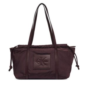 Torebka Calvin Klein. Czerwone torebki klasyczne Calvin Klein, bez wzorów, bez dodatków. Za 409,99 zł.