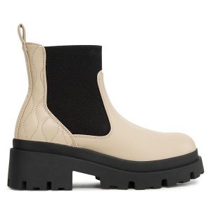 Botki ONLY. Brązowe botki ONLY, bez wzorów, bez obcasa, na płaskiej podeszwie, bez zapięcia. Za 249,99 zł.