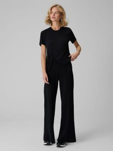 4F T-shirt regular z marszczeniem i modalem damski - czarny L. Czarne t-shirty 4f, l, bez wzorów, z materiału, bez kołnierzyka, bez ramiączek. Za 89,99 zł.