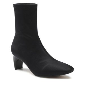 Botki Jenny Fairy. Czarne botki Jenny Fairy, bez wzorów, bez obcasa, na słupku, bez zapięcia. Za 199,99 zł.